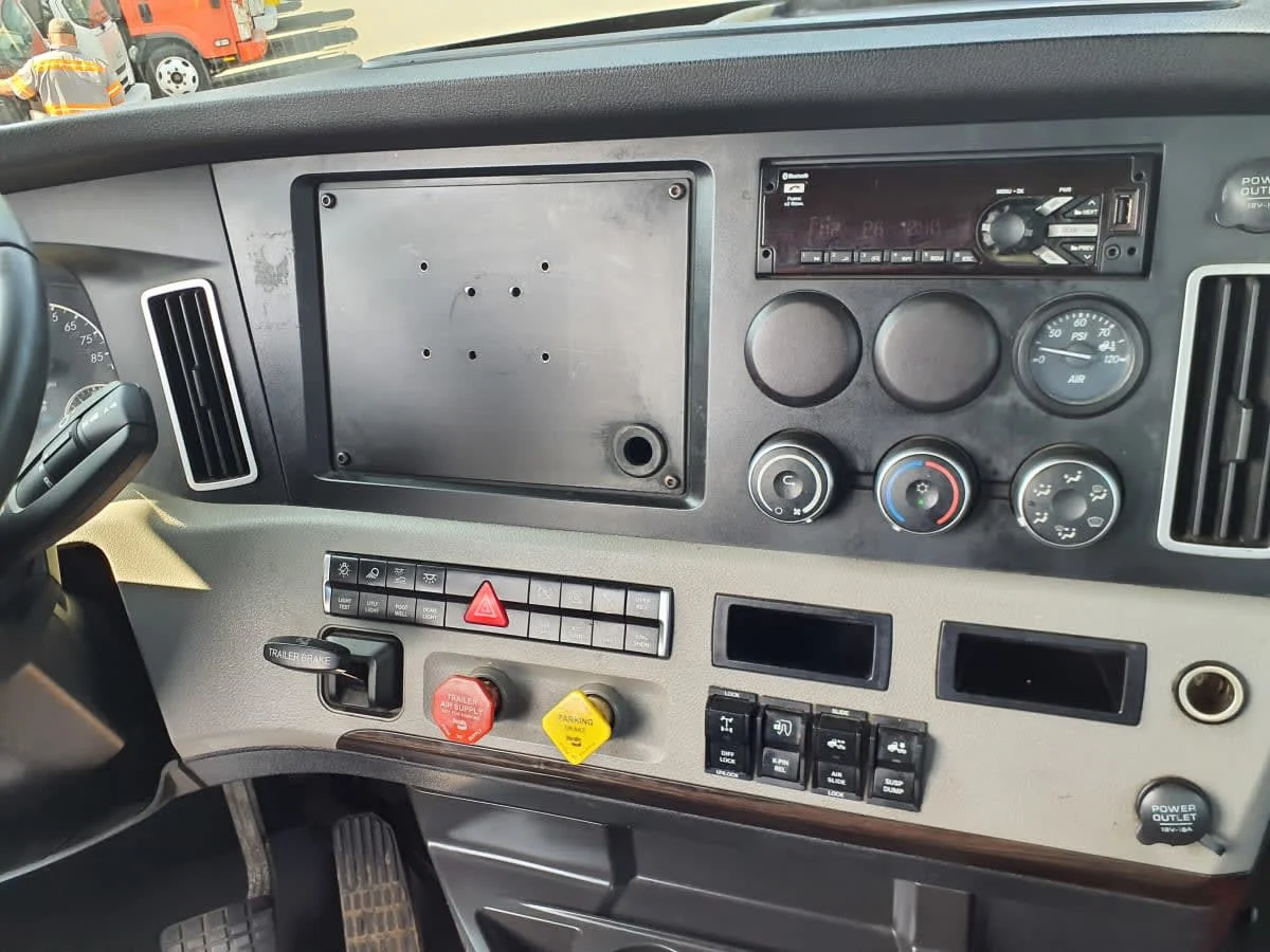 2019 Freightliner Cascadia in Springfield, MA — photo 7