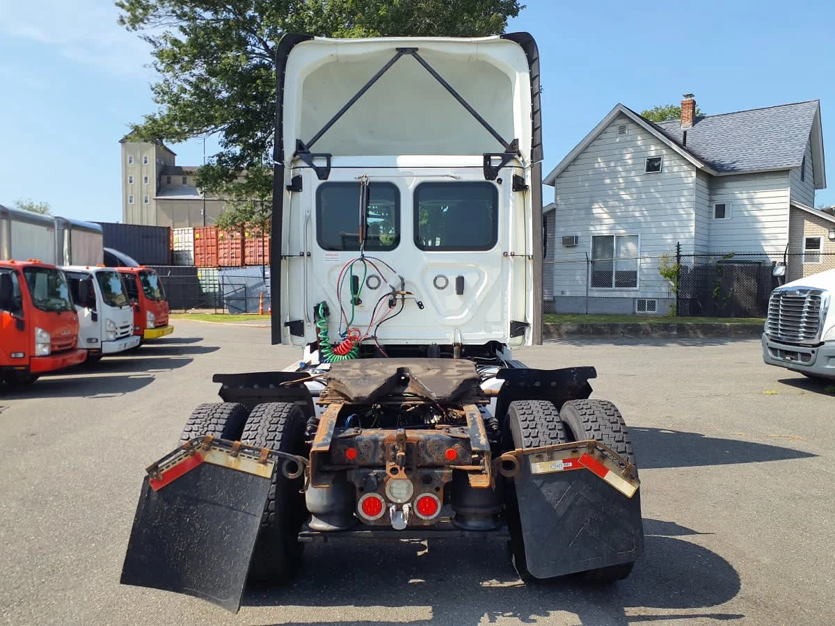 2019 Freightliner Cascadia in Springfield, MA — photo 5