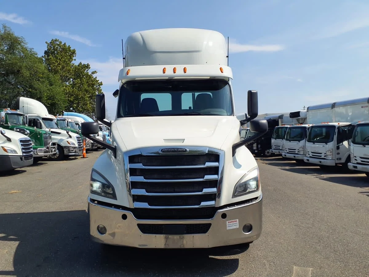 2019 Freightliner Cascadia in Springfield, MA — photo 2