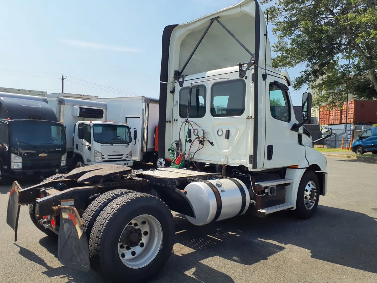 2019 Freightliner Cascadia in Springfield, MA — photo 4