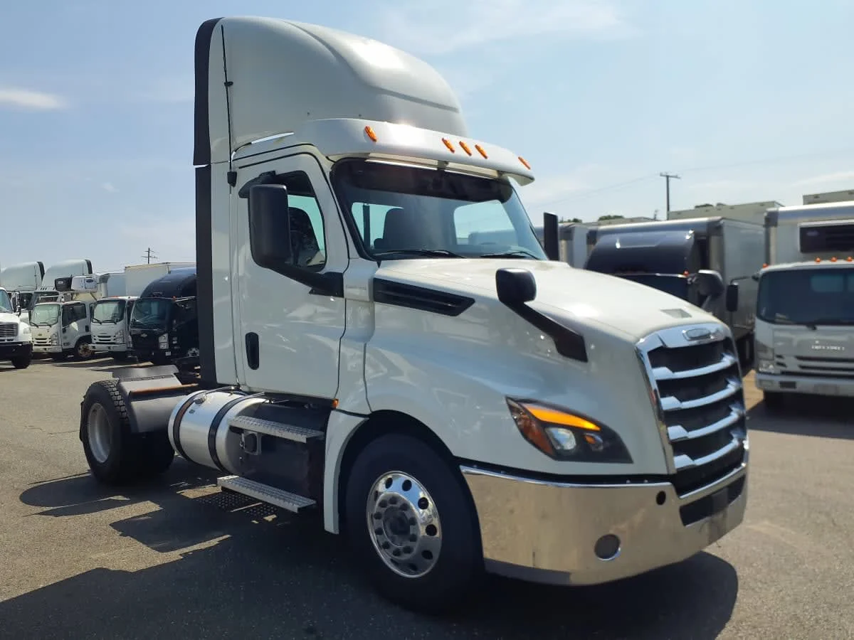2019 Freightliner Cascadia in Springfield, MA — photo 3