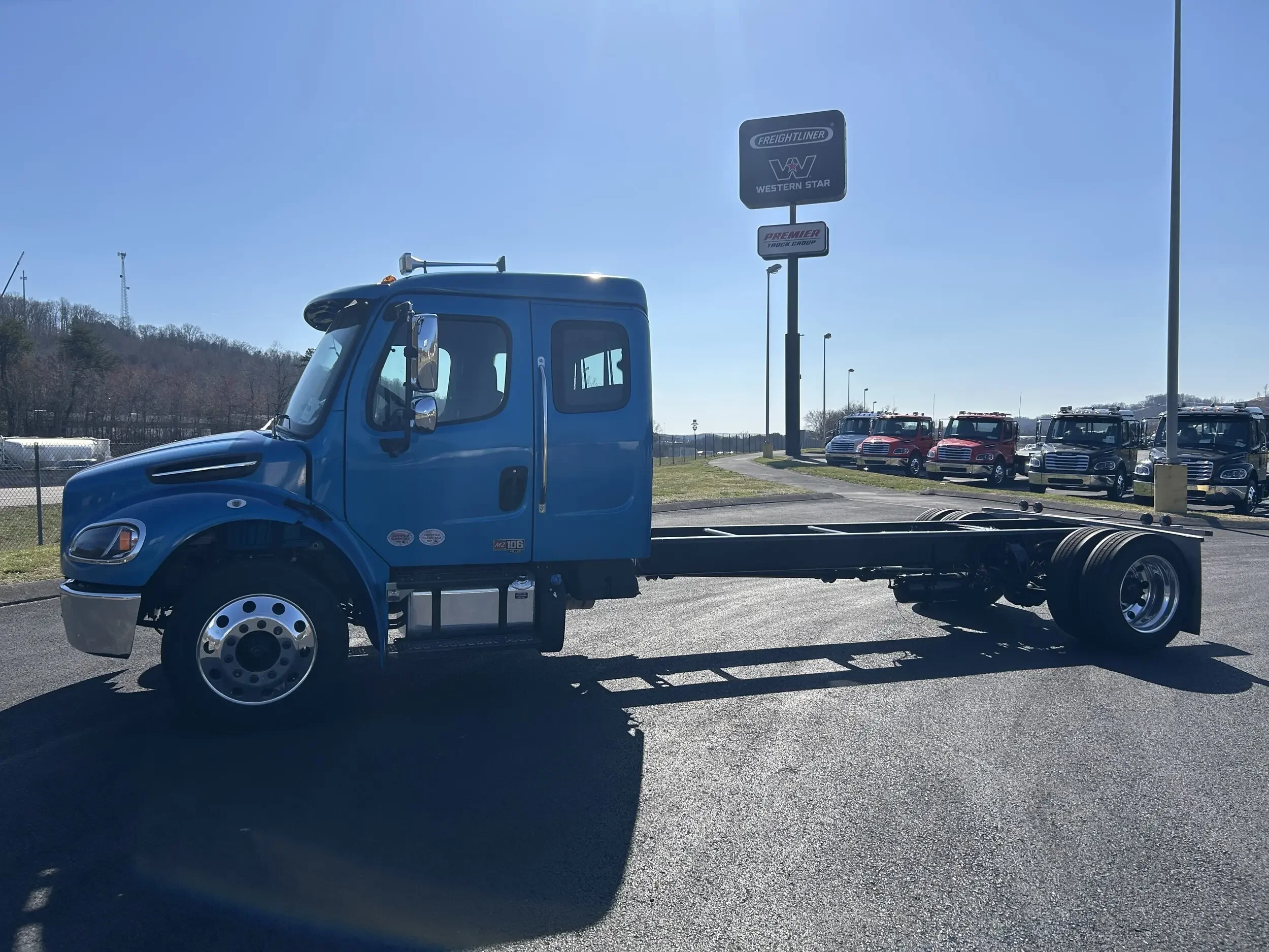 2025 Freightliner M2 106 - image 2