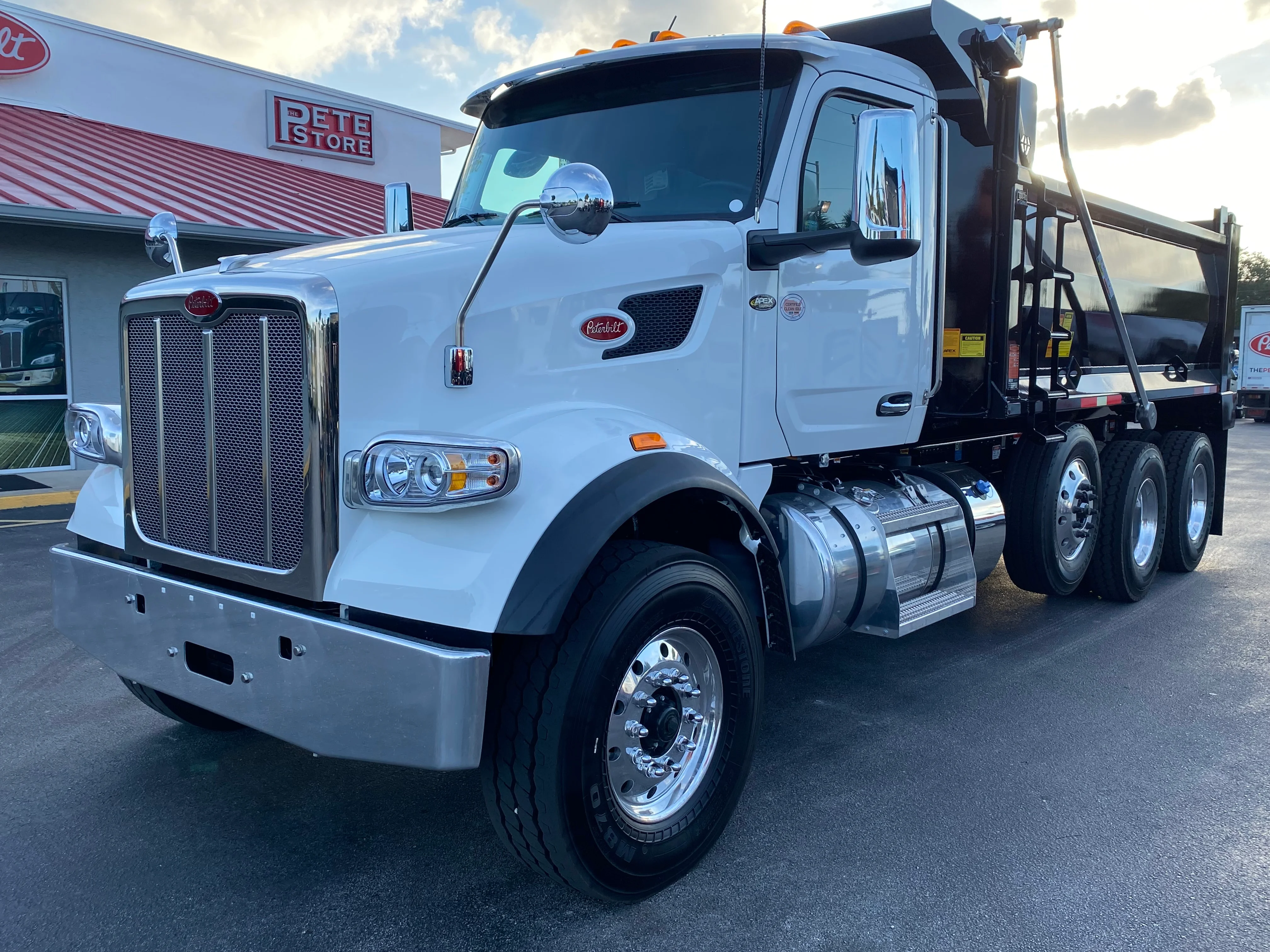 2026 Peterbilt 567 in Fort Pierce, FL