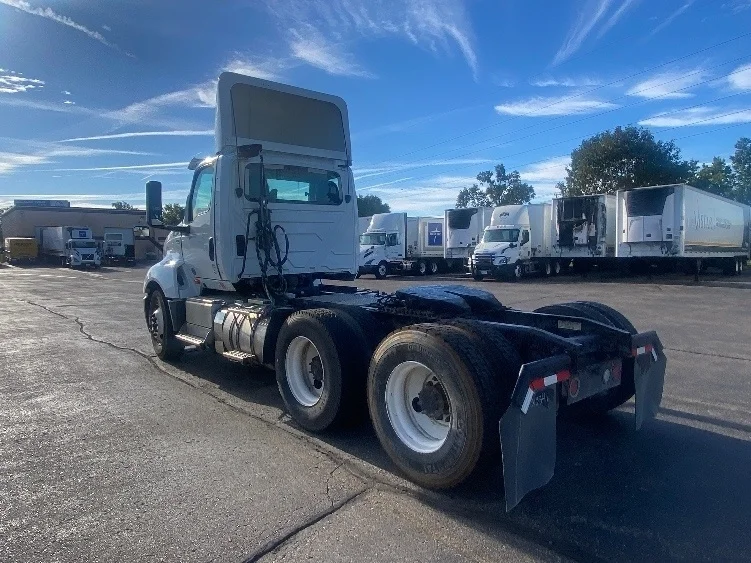 2018 International LT - image 5