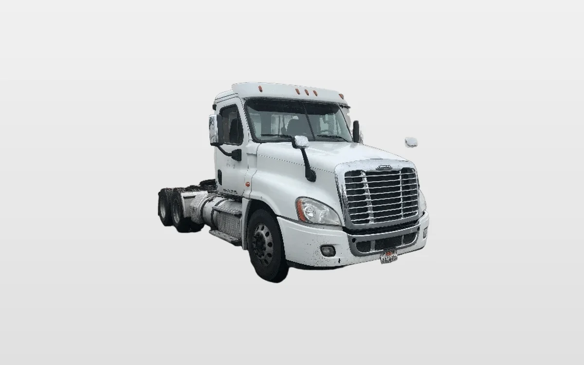 2018 Freightliner Cascadia - image 1