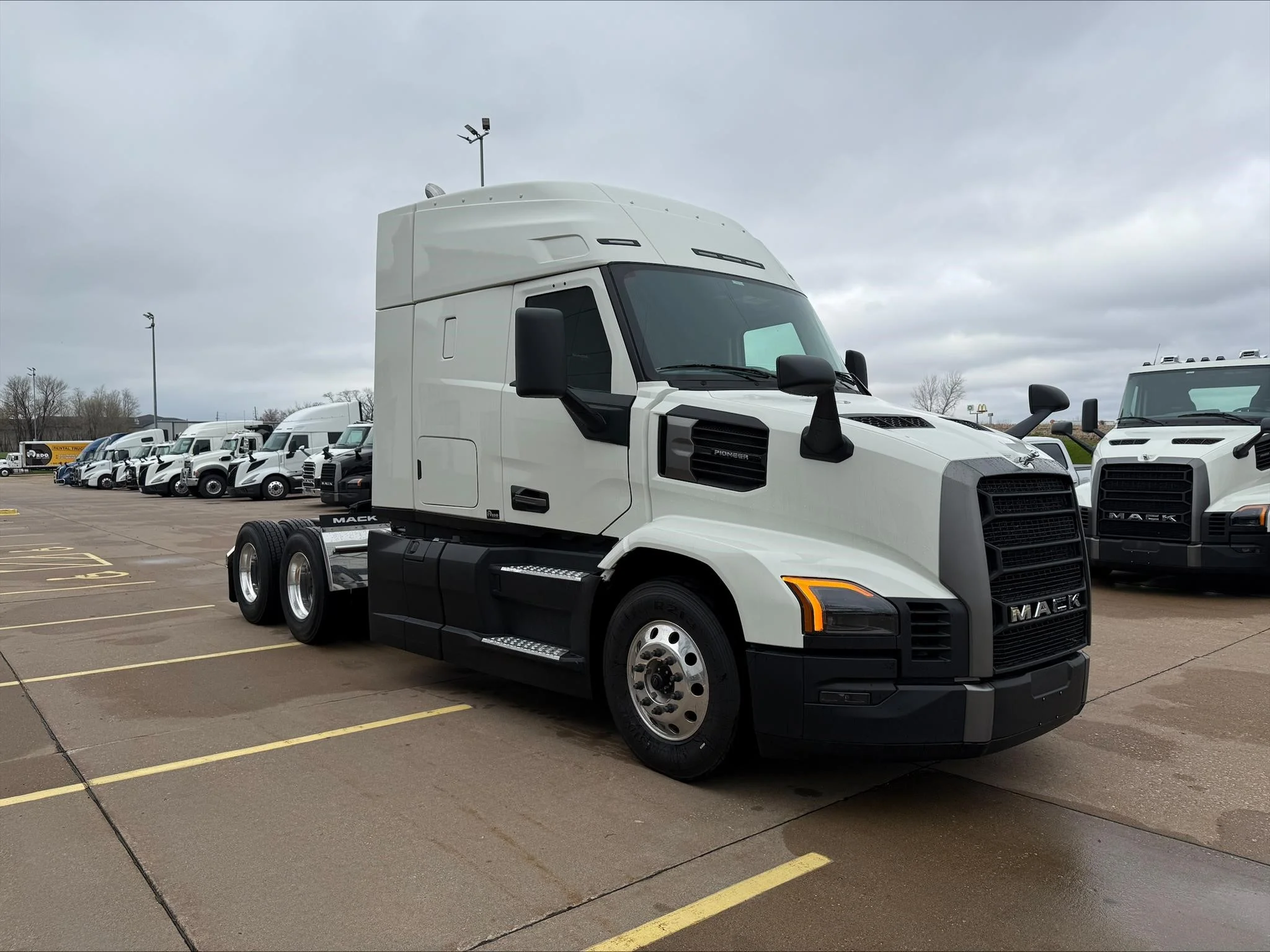 2026 Mack Pioneer — photo 3