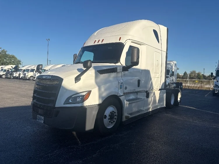 2021 Freightliner Cascadia - image 3