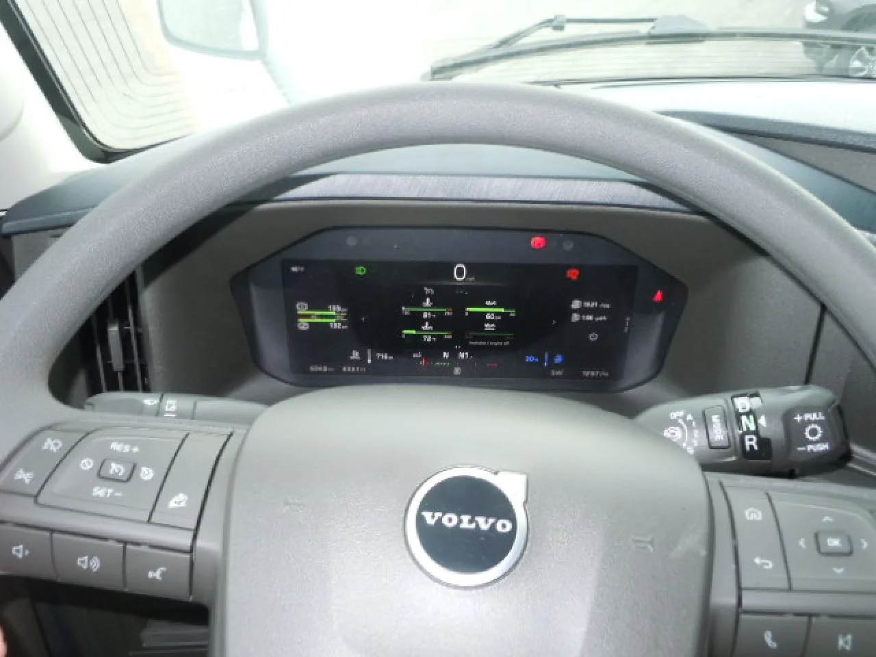 2026 Volvo VNL 860 in Gary, IN — photo 8