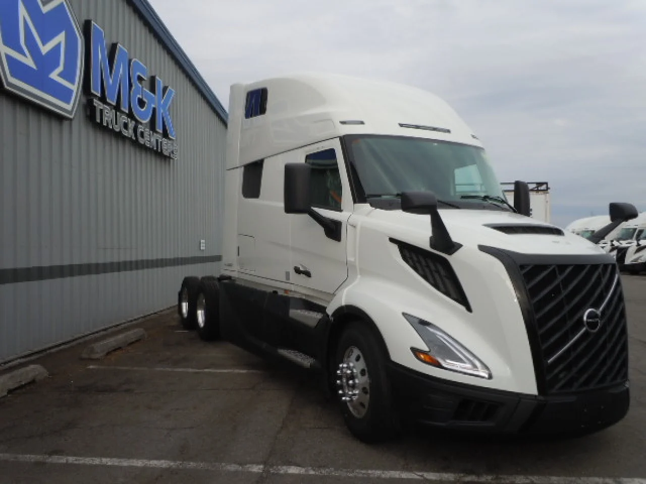 2026 Volvo VNL 860 in Gary, IN — photo 4