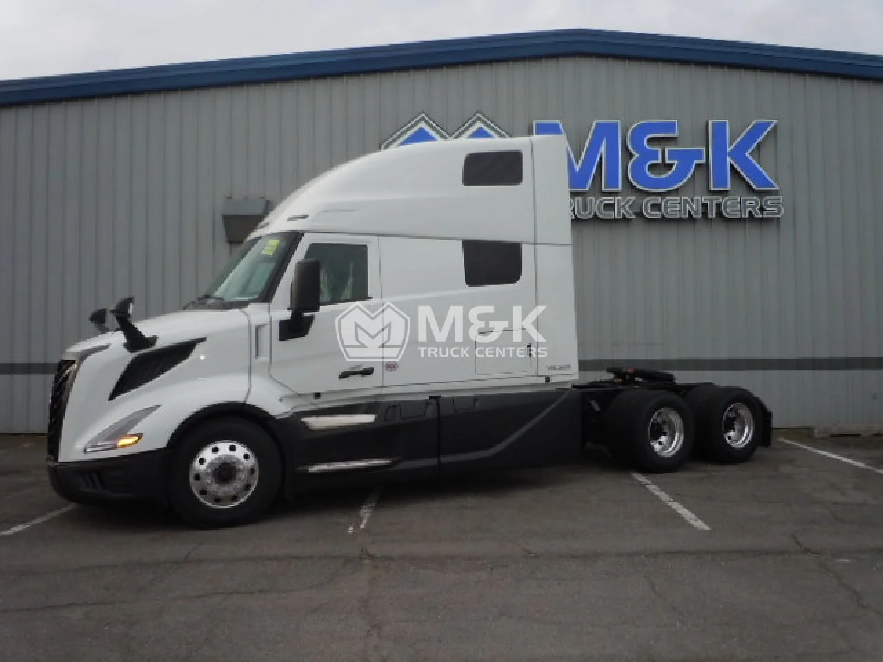 2026 Volvo VNL 860 in Gary, IN