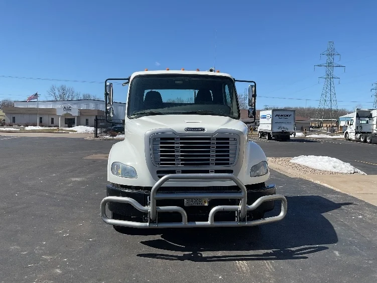2017 Freightliner M2 112 - image 2