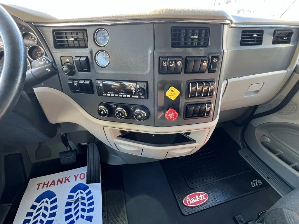 2021 Peterbilt 579 - image 16