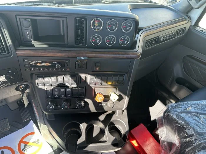 2026 International HX - image 12