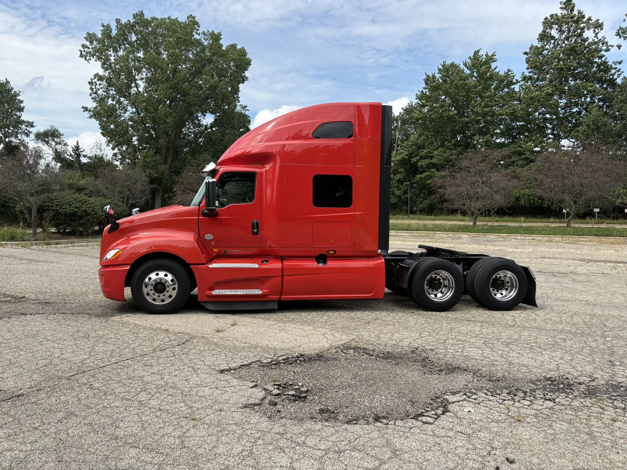 2022 International LT in MI — photo 2