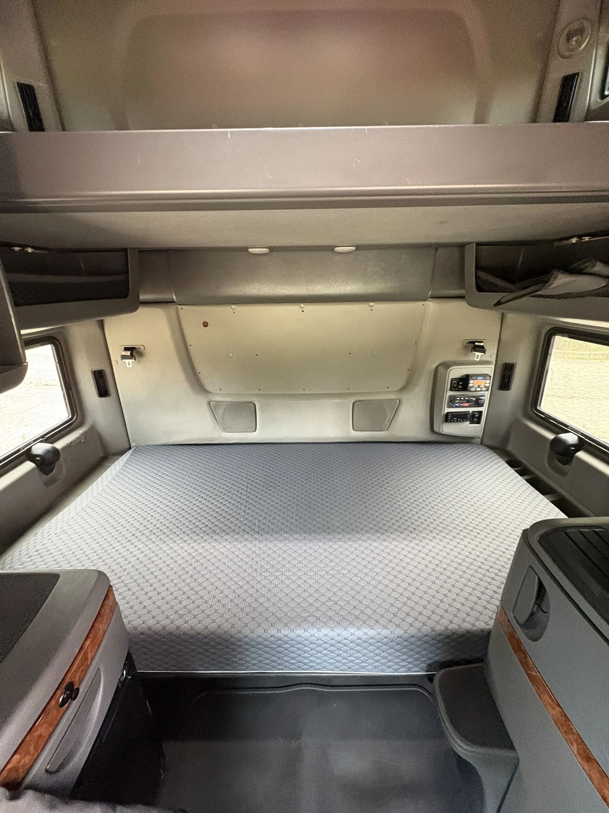 2022 International LT in MI — photo 20