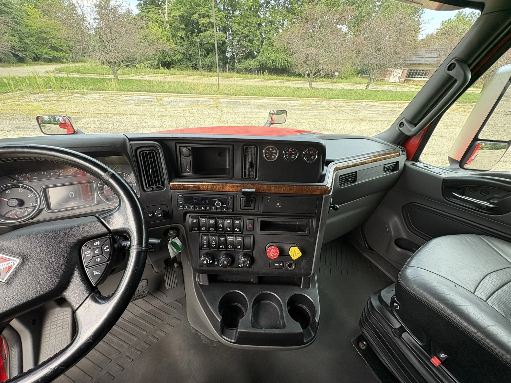 2022 International LT in MI — photo 18
