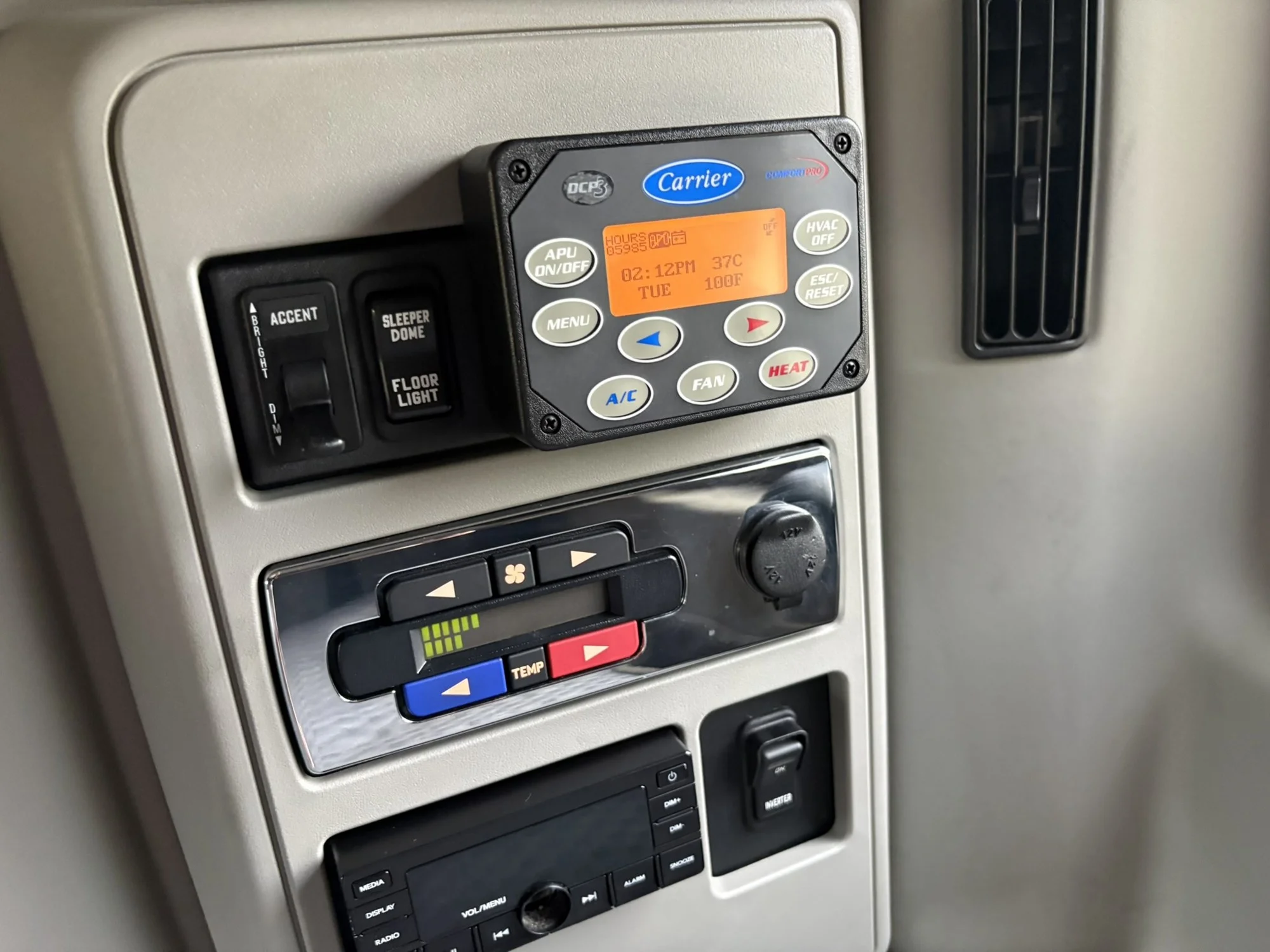 2022 International LT in MI — photo 24
