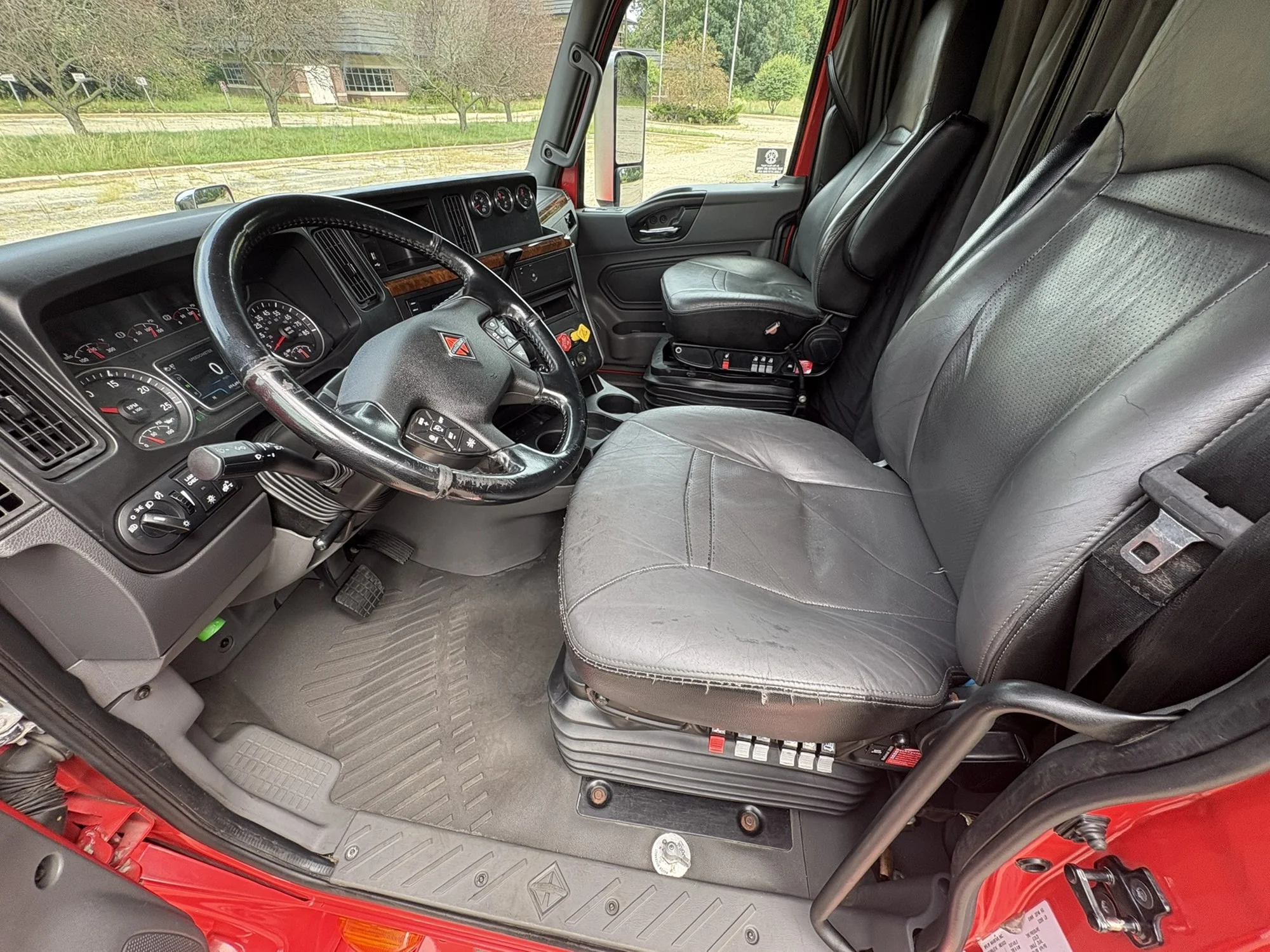 2022 International LT in MI — photo 15