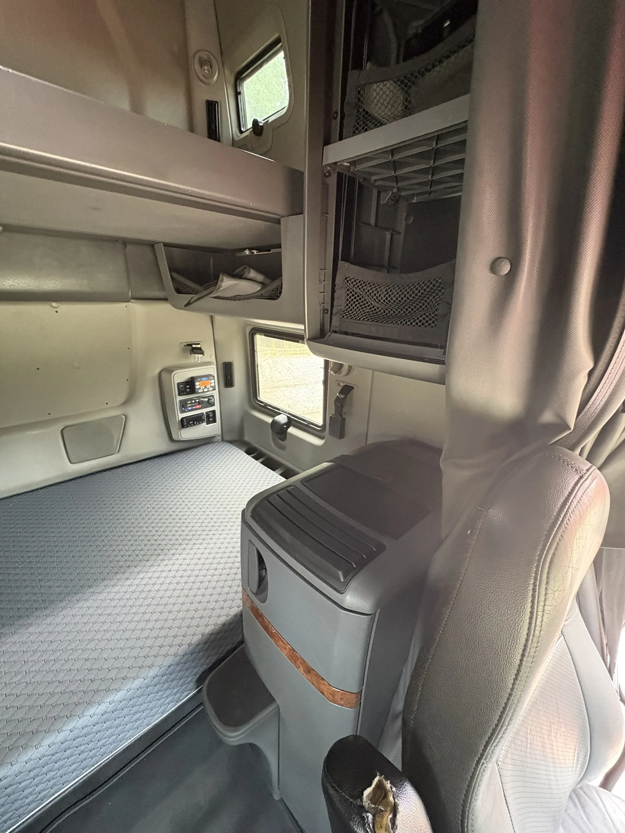 2022 International LT in MI — photo 21