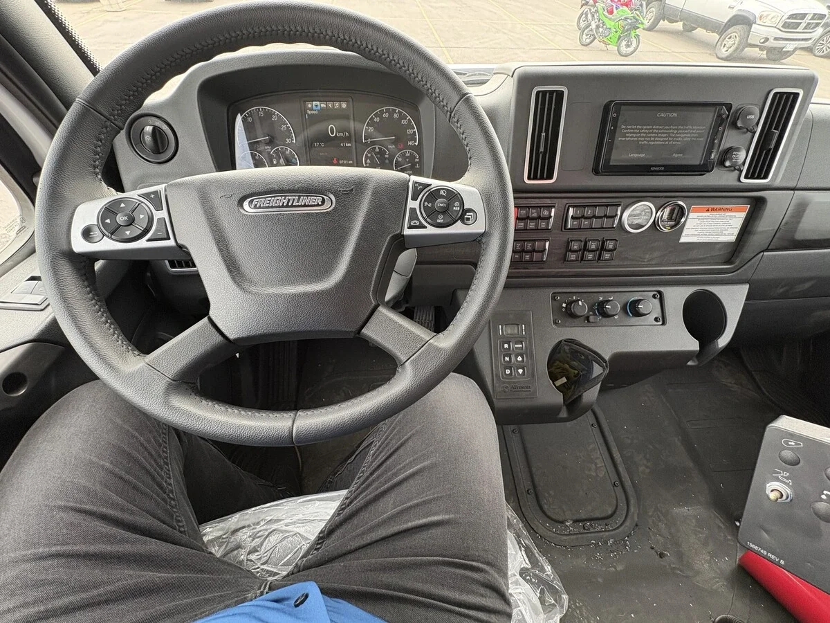 2027 Freightliner 114SD — photo 14