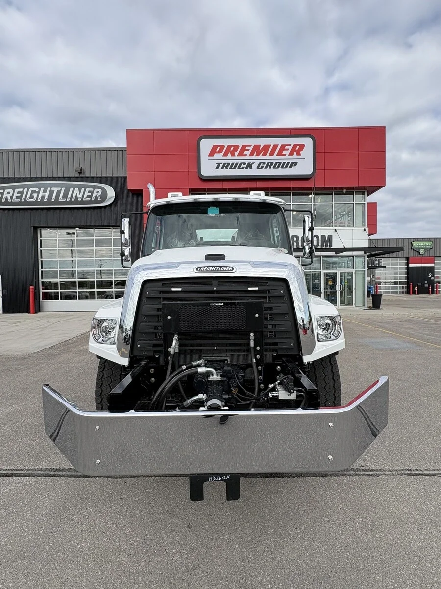 2027 Freightliner 114SD — photo 2