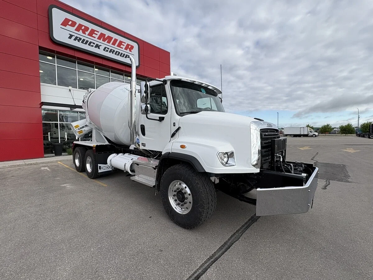2027 Freightliner 114SD — photo 3