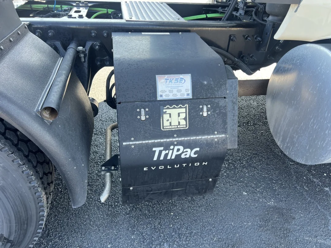 2022 International LT - image 6