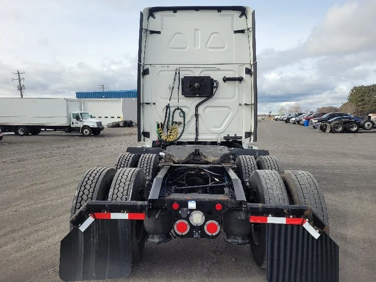 2022 Freightliner Cascadia in Jerome, ID — photo 6