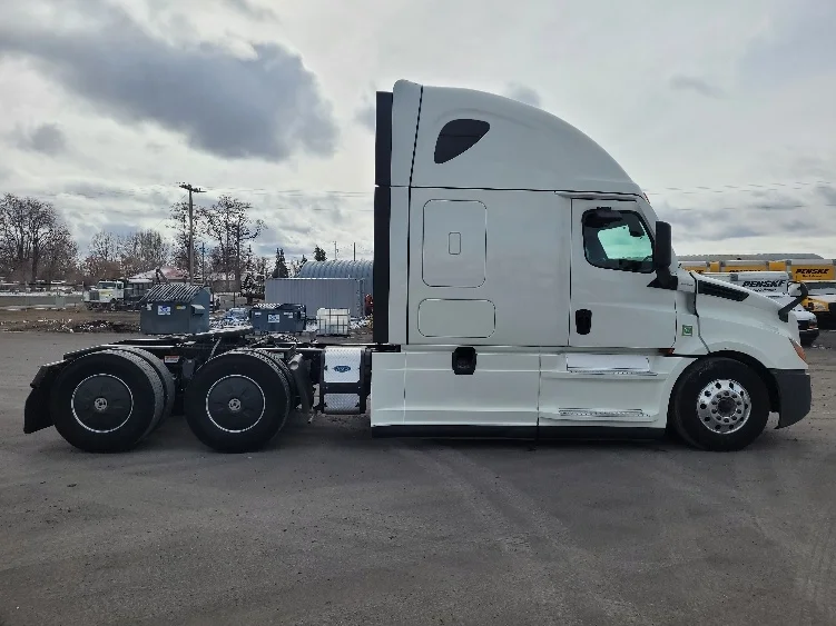 2022 Freightliner Cascadia in Jerome, ID — photo 8