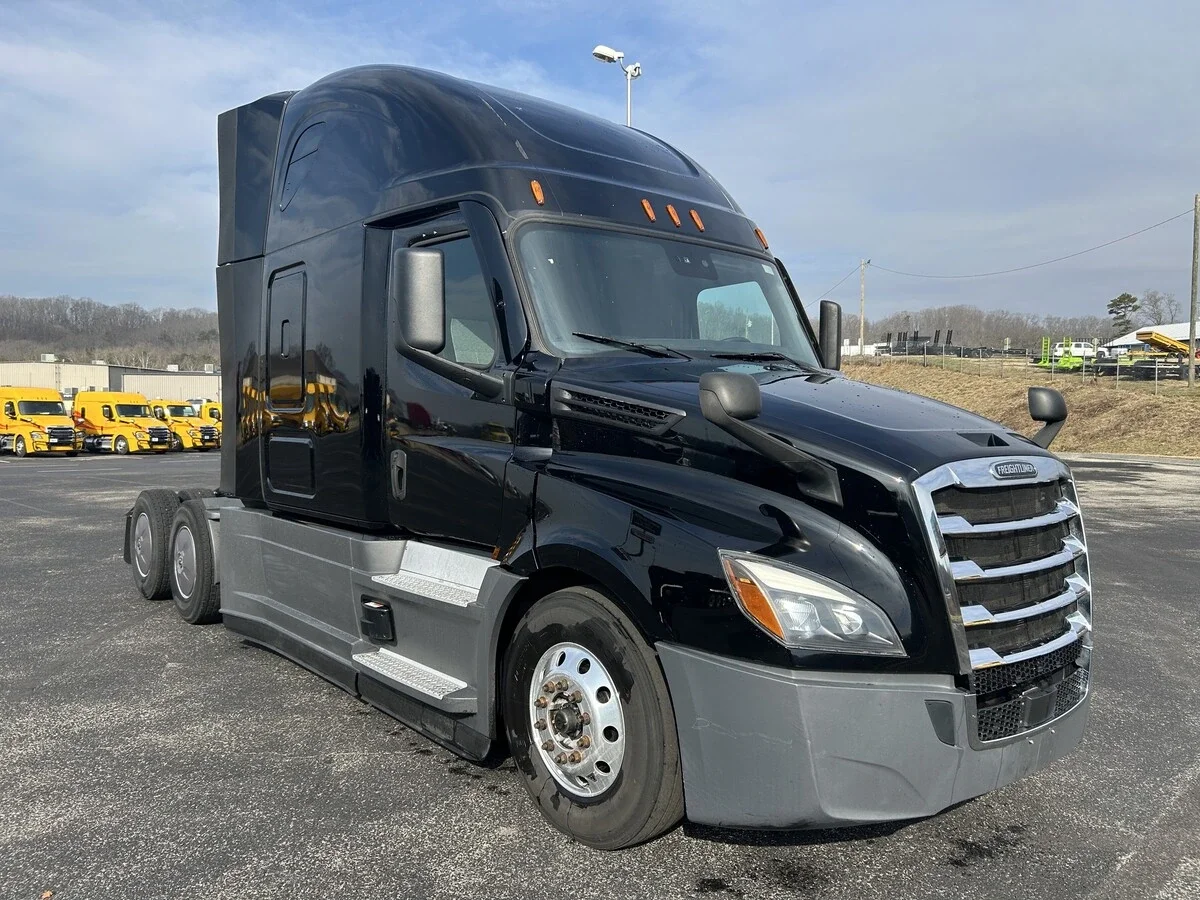 2022 Freightliner Cascadia in Knoxville, TN — photo 7