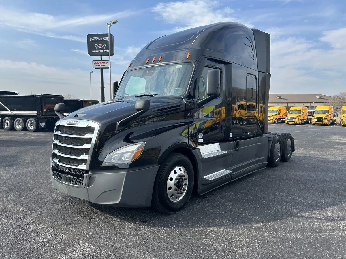 2022 Freightliner Cascadia in Knoxville, TN