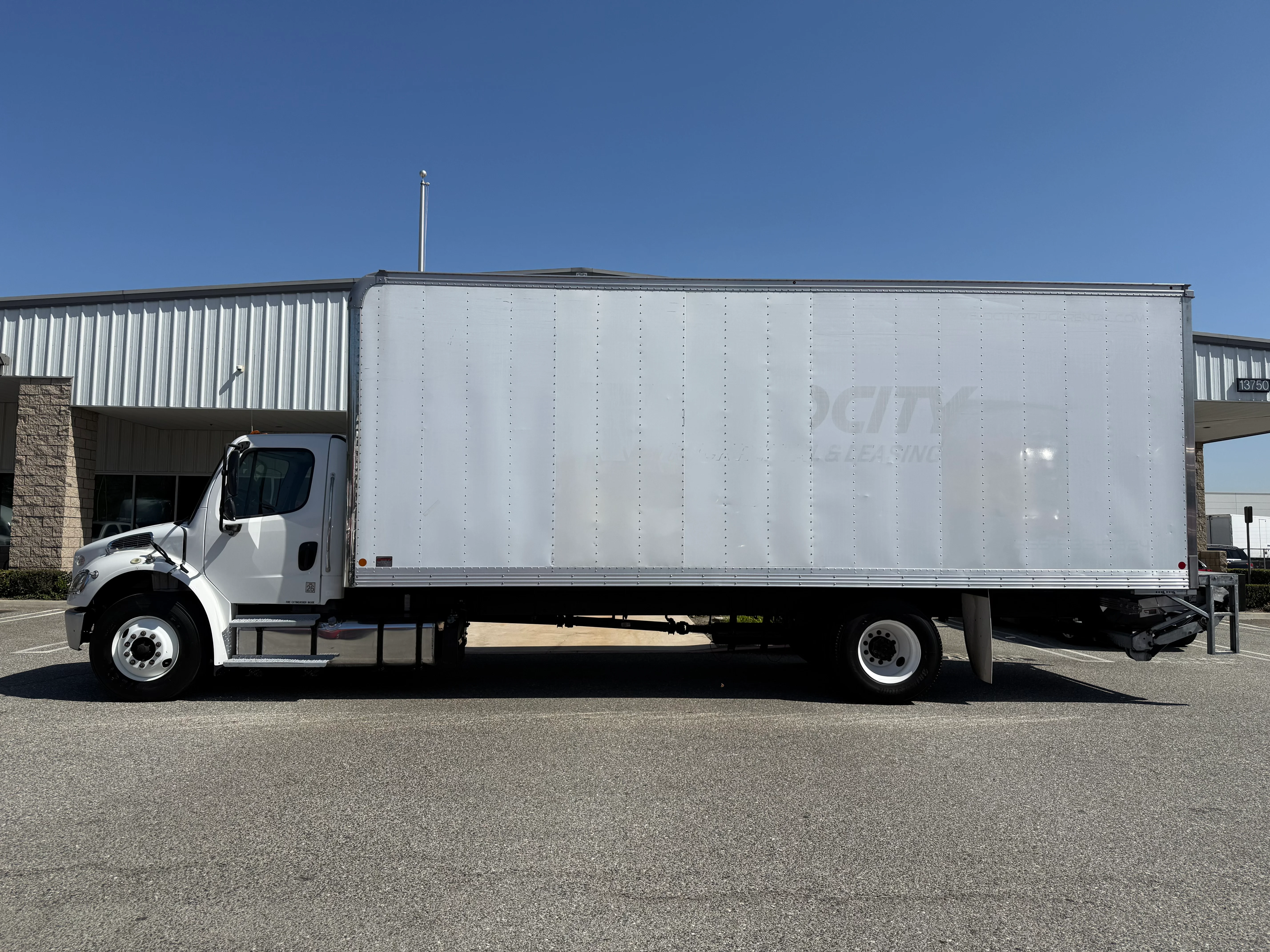2019 Freightliner eM2 — photo 3