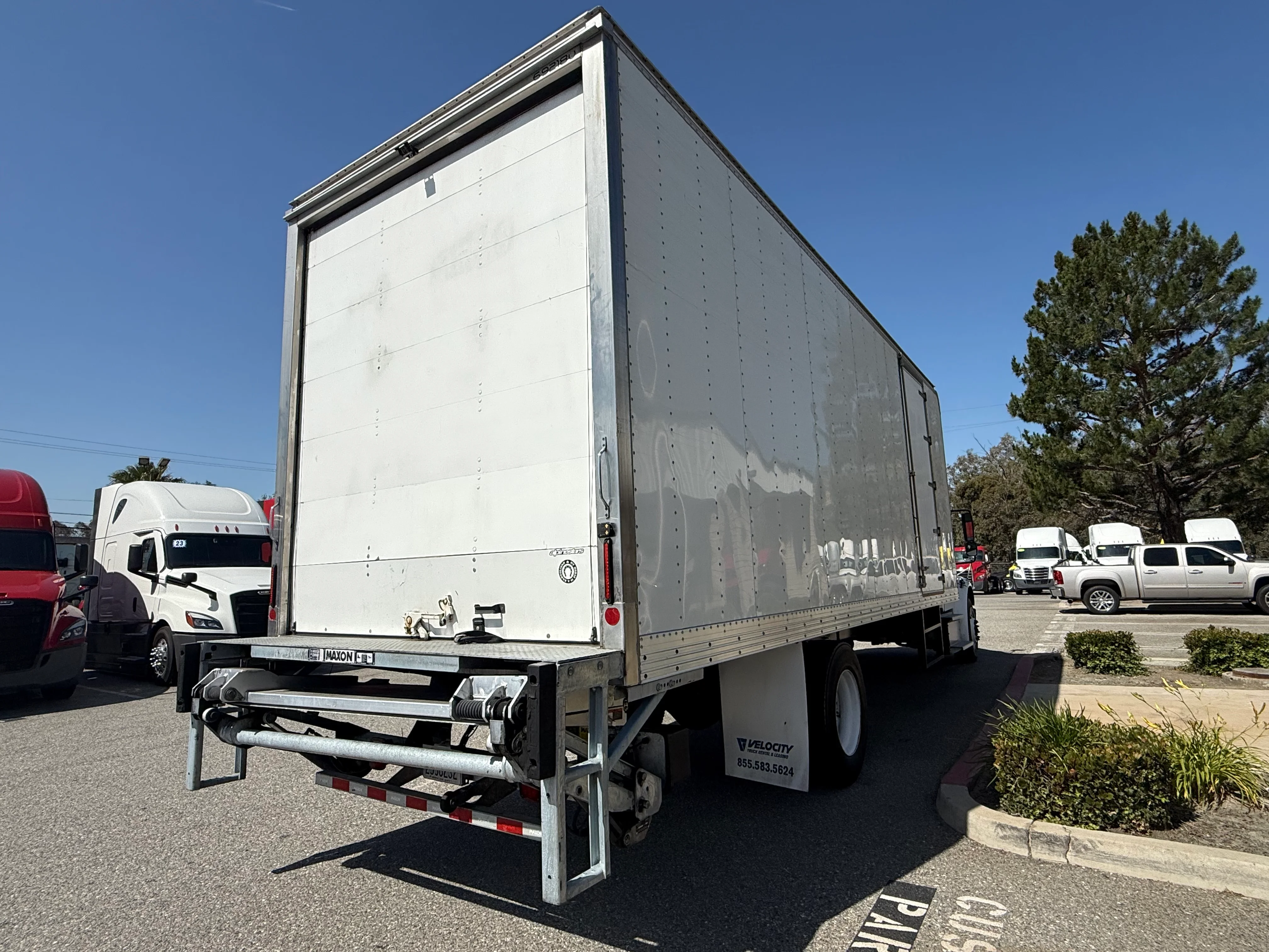 2019 Freightliner eM2 — photo 6