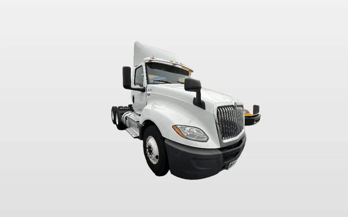 2019 International LT - image 1