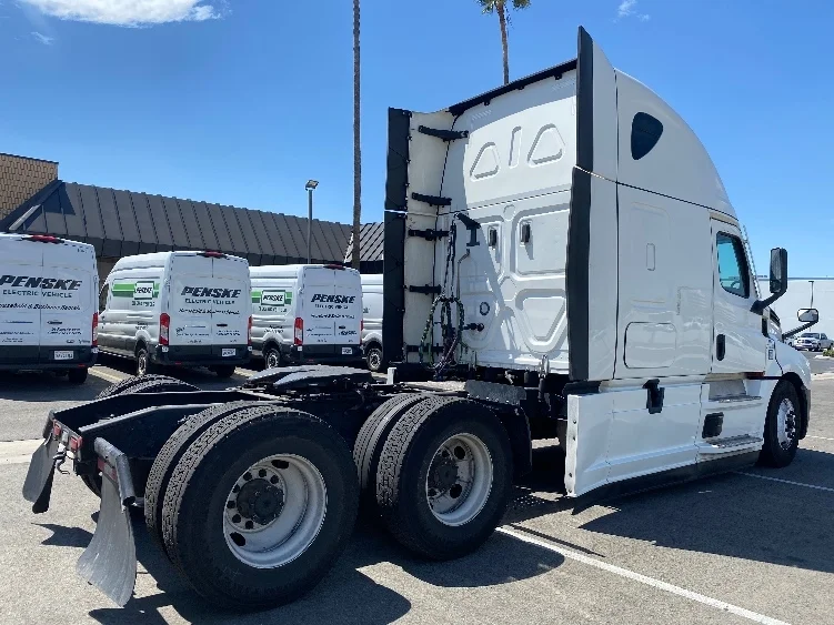 2024 Freightliner Cascadia - image 7