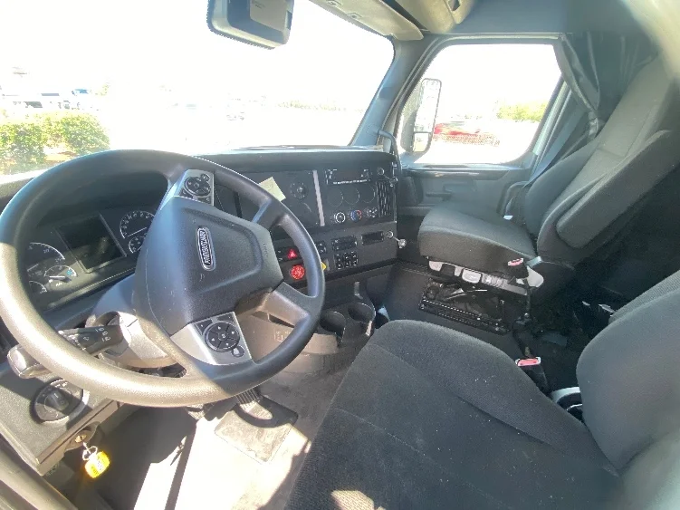 2024 Freightliner Cascadia - image 10