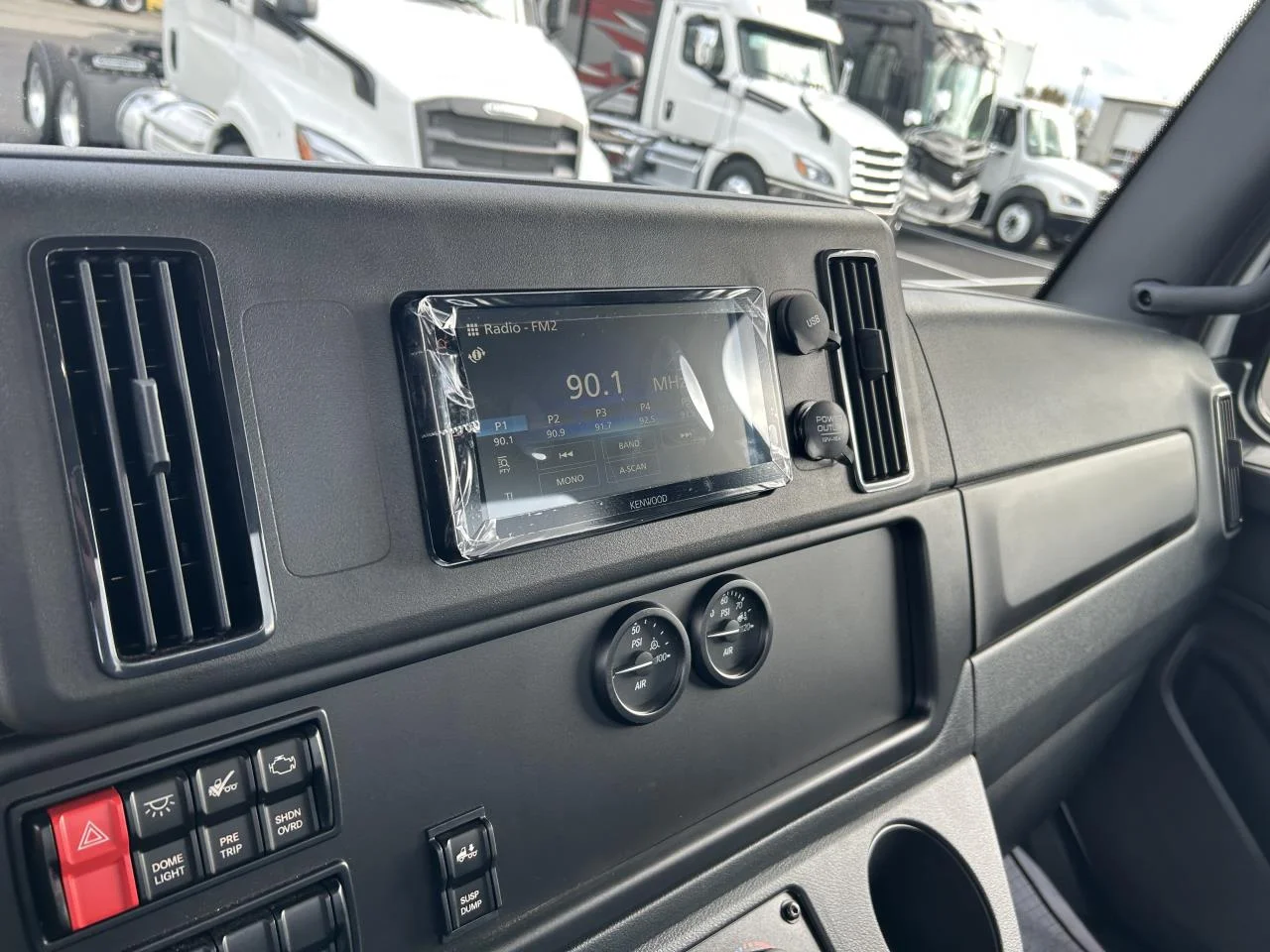 2025 Freightliner M2 106 - image 6