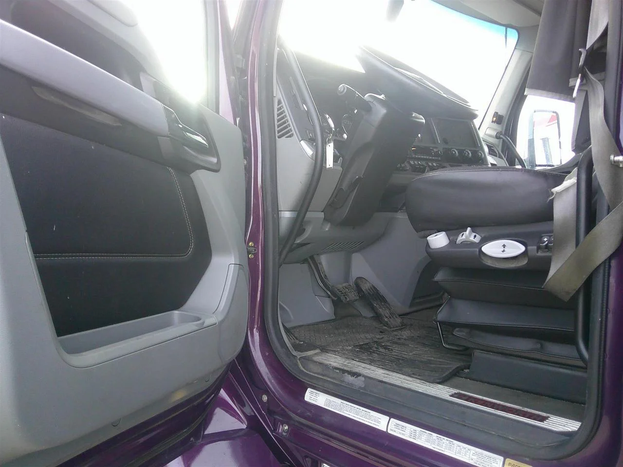 2022 Kenworth T680 - image 10