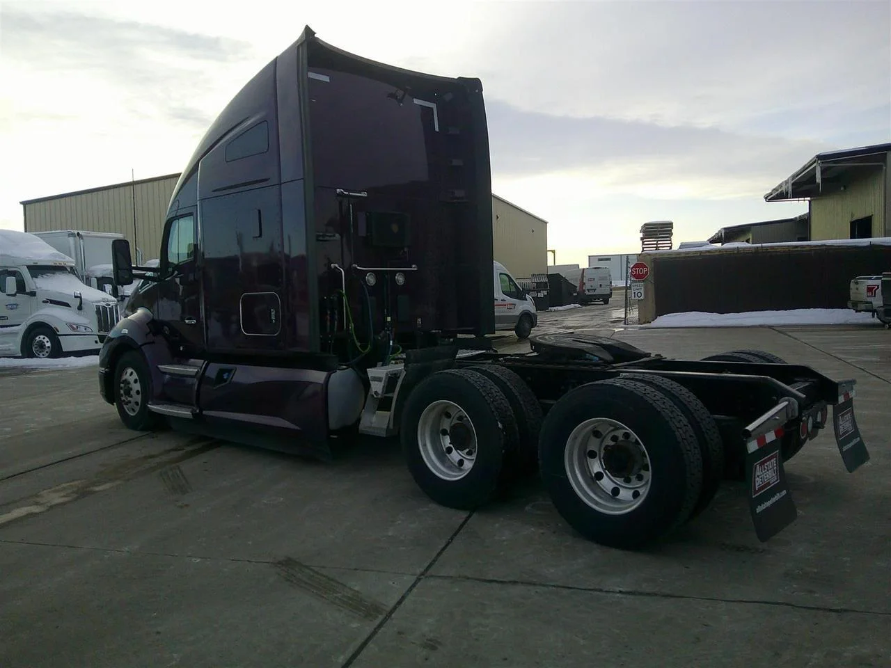 2022 Kenworth T680 - image 2