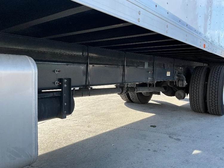 2020 Hino 268 - image 5