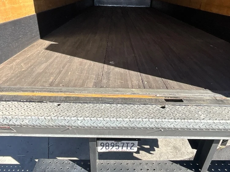 2020 Hino 268 - image 10