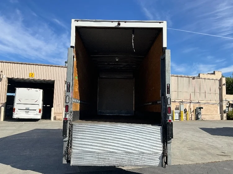 2020 Hino 268 in West Sacramento, CA — photo 8
