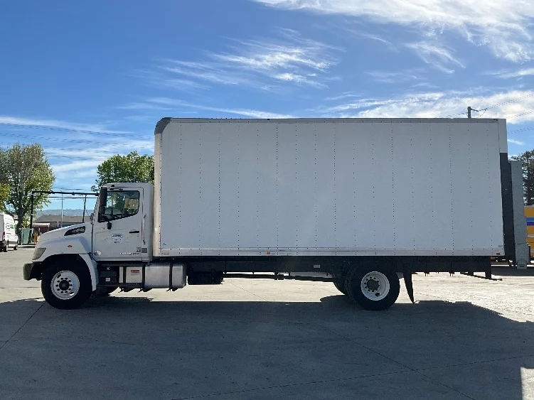 2020 Hino 268 in West Sacramento, CA — photo 4