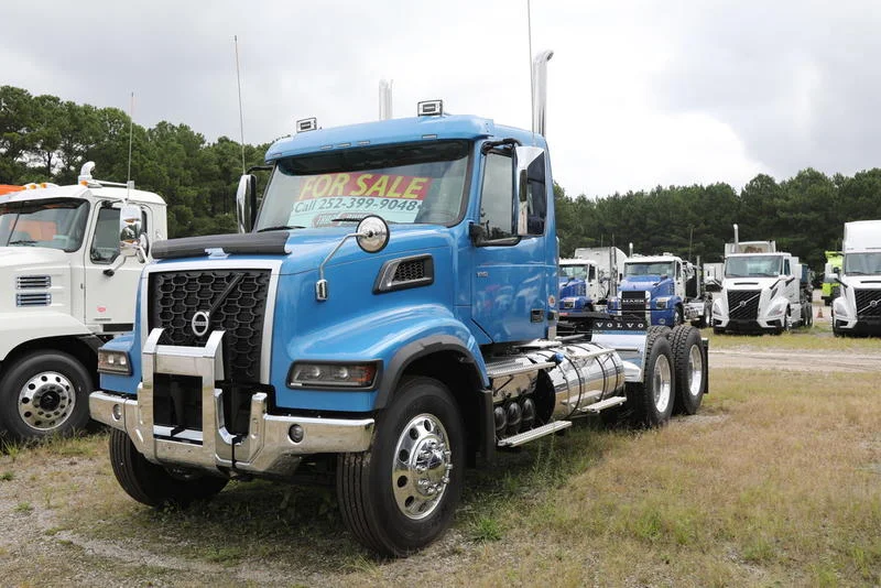 2022 Volvo VNL 300 in Greensboro, NC — photo 2
