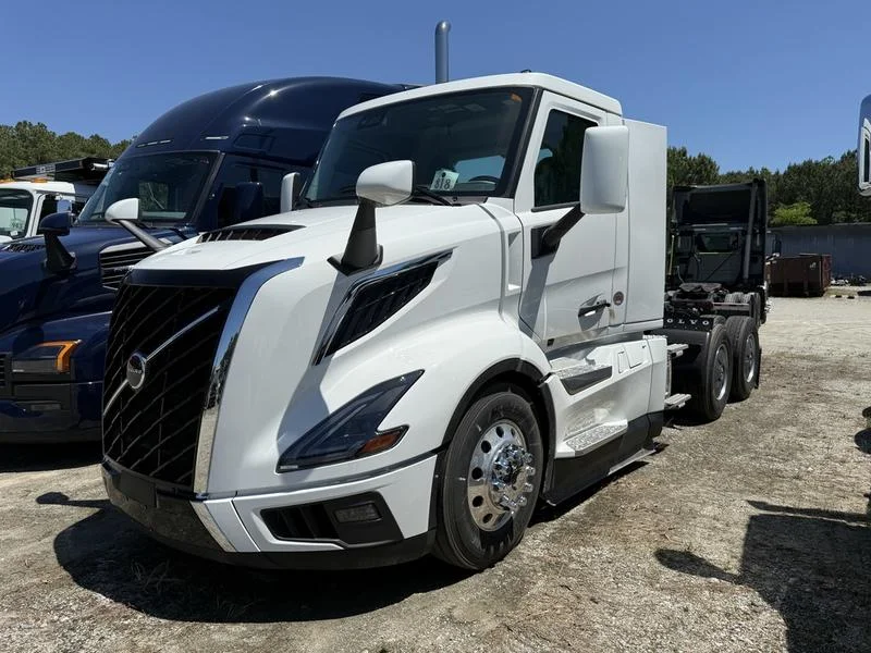 2022 Volvo VNL 300 in Greensboro, NC — photo 6