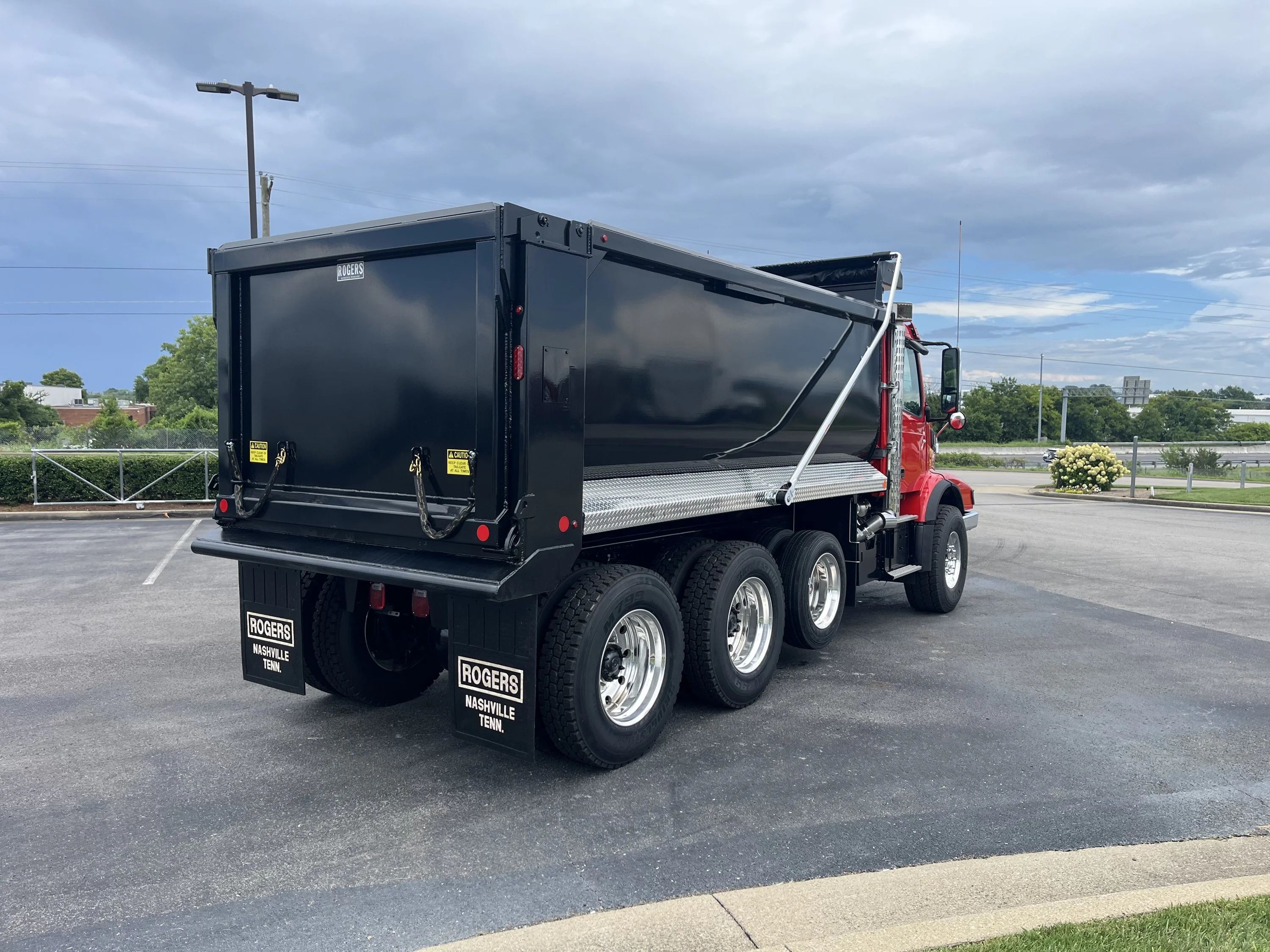 2026 Volvo VHD 300 in La Vergne — photo 3