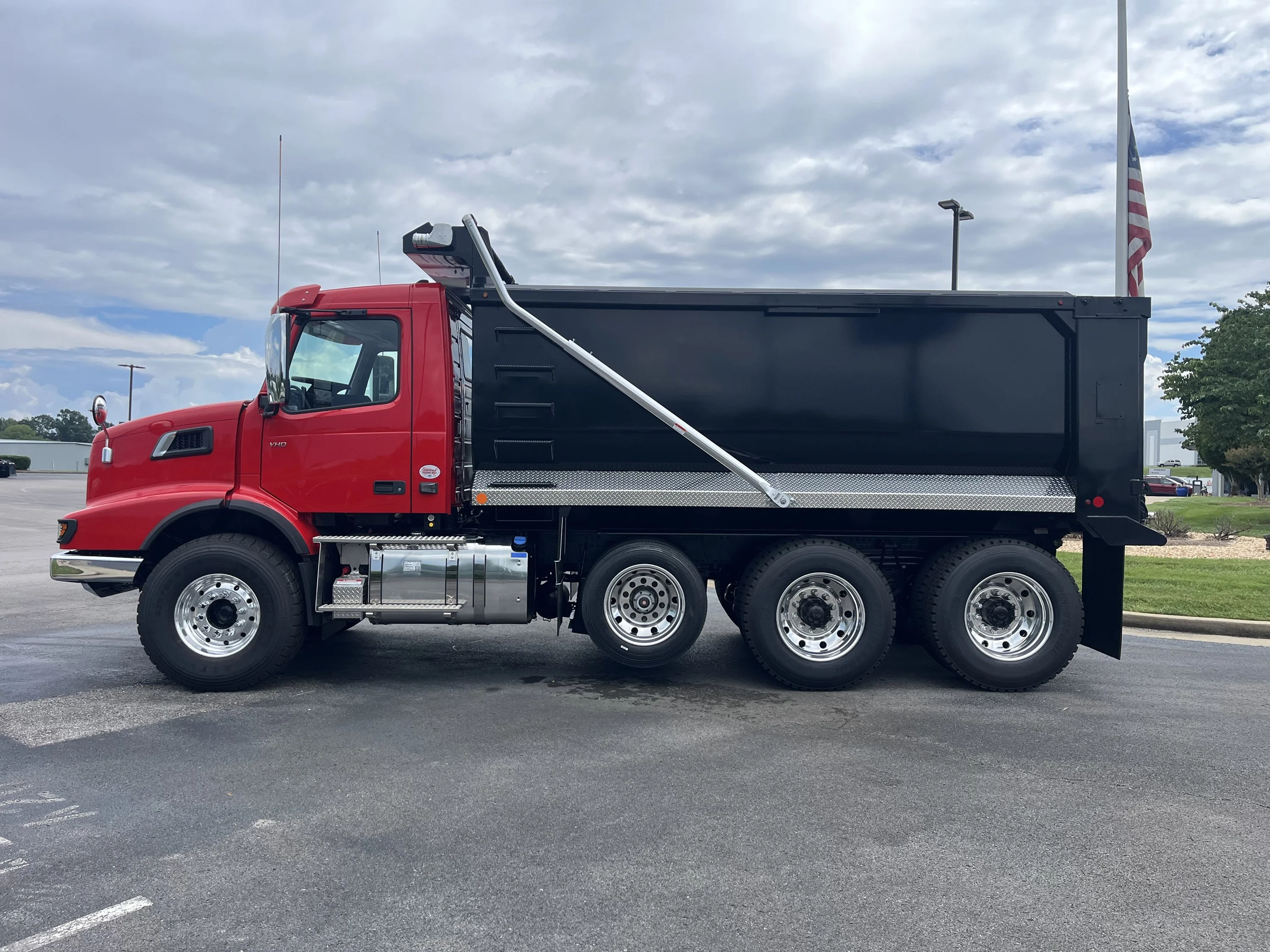 2026 Volvo VHD 300 in La Vergne — photo 6