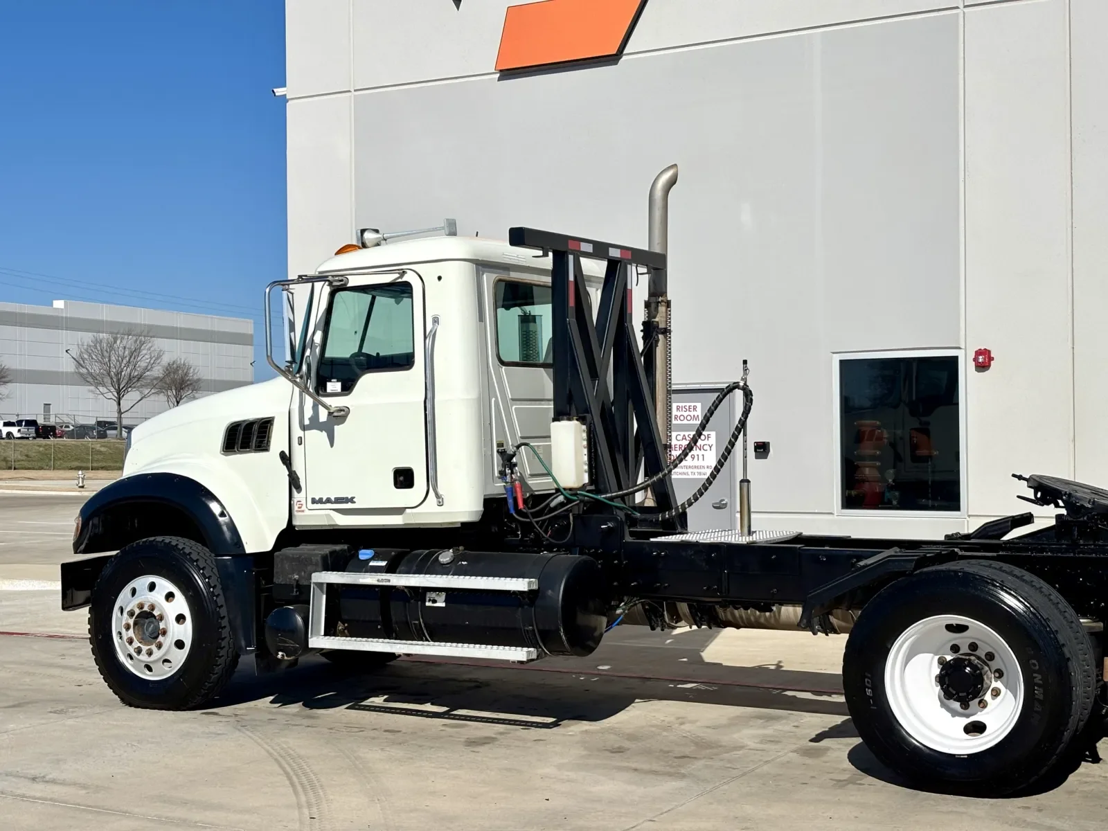 2016 Mack Granite - image 8