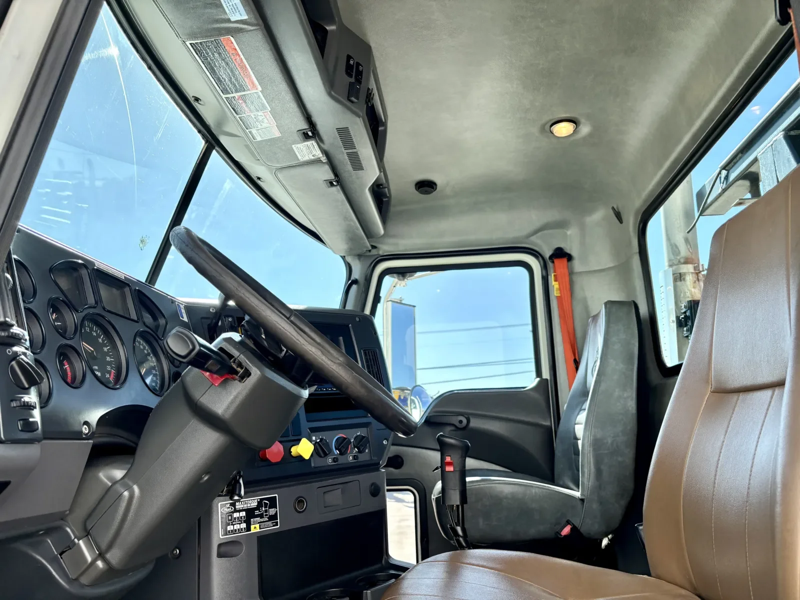 2016 Mack Granite - image 14