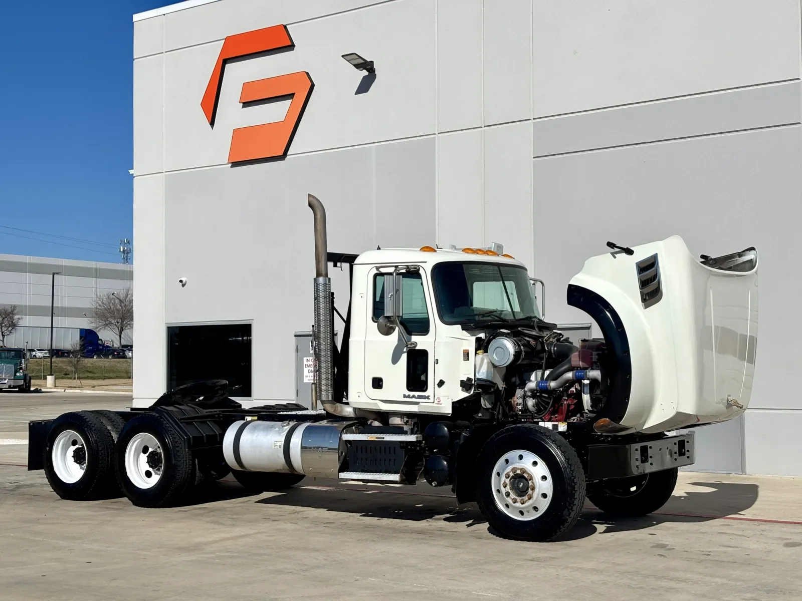 2016 Mack Granite - image 9